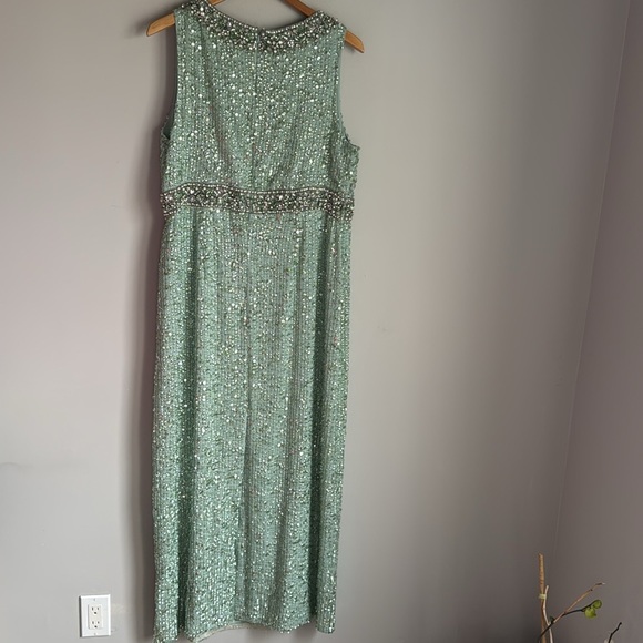 MAC DUGGAL Sequined Sleeveless Embellished Neckline Gown 12 - Picture 3 of 14